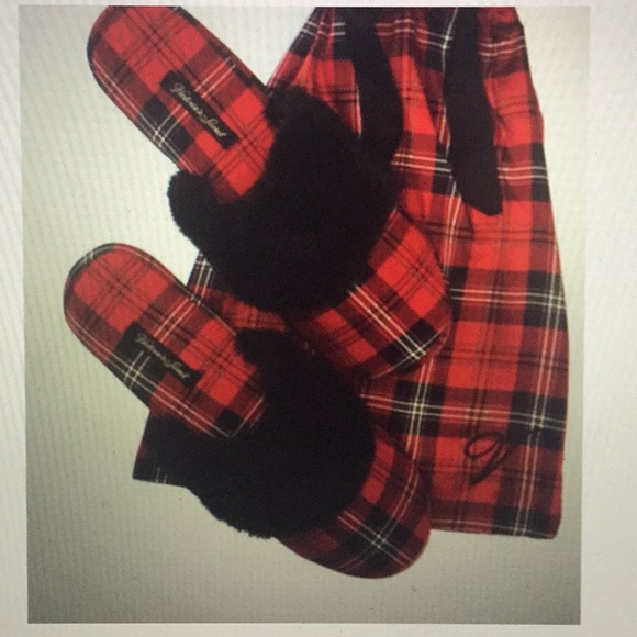 VICTORIA’S SECRET - SIGNATURE SATIN SLIPPER (NWT) - Picture 3 of 4